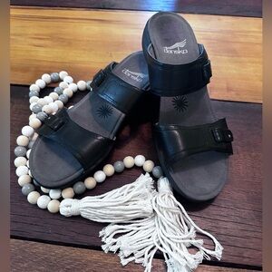 Women’s Black Leather Size 41 or 10.5 Dansko Adjustable Strap Sandals